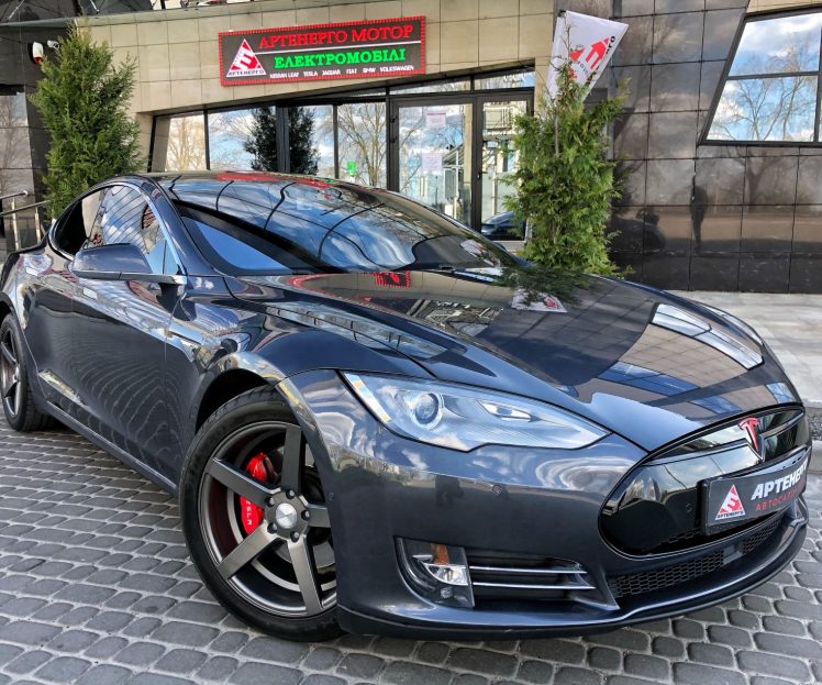 Електромобіль Tesla Model S 85