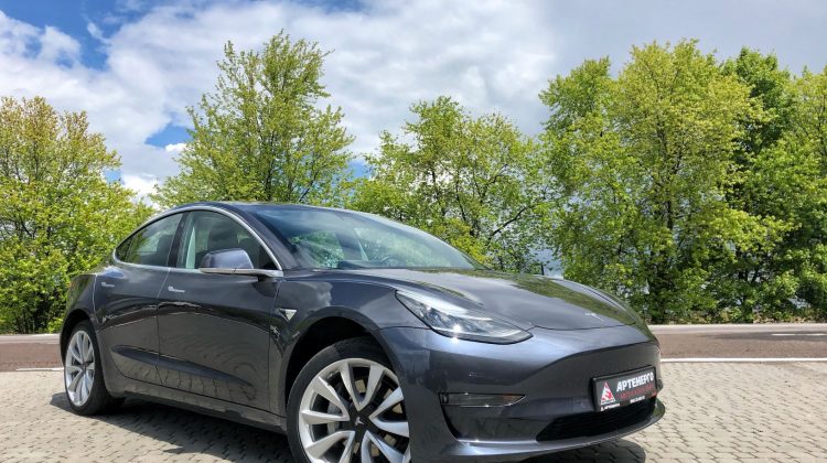Tesla-model-3-Long-Range-artenergomotor
