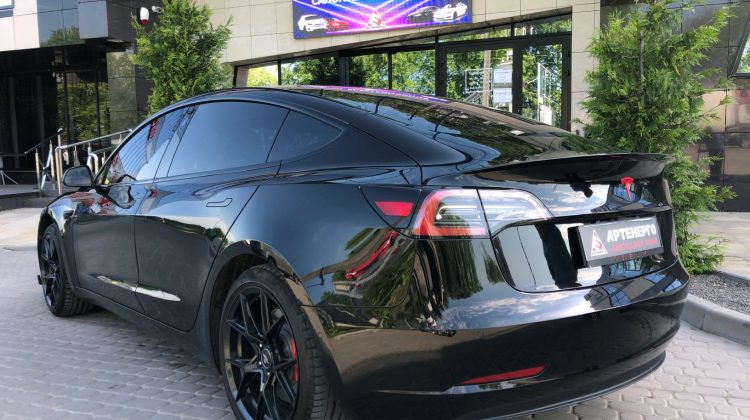 Tesla-model-3-Long-Range-3