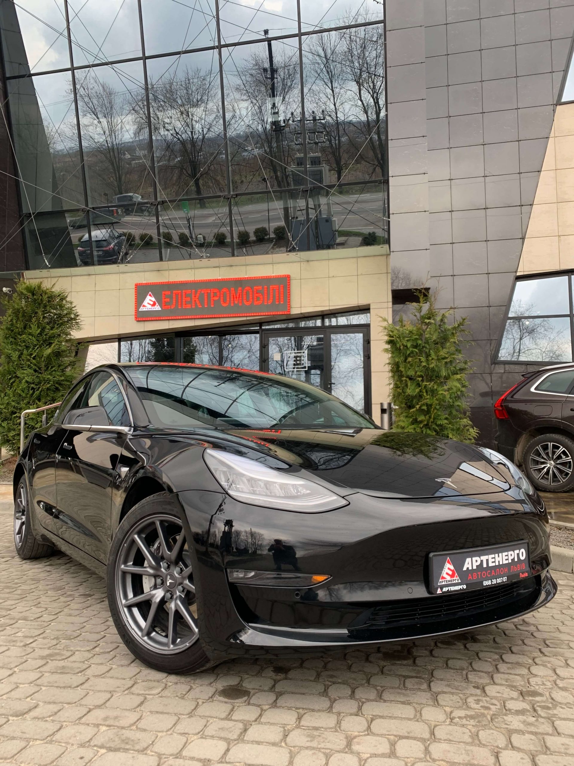 TESLA-Model-3-long-range-black-artenergomotor-2