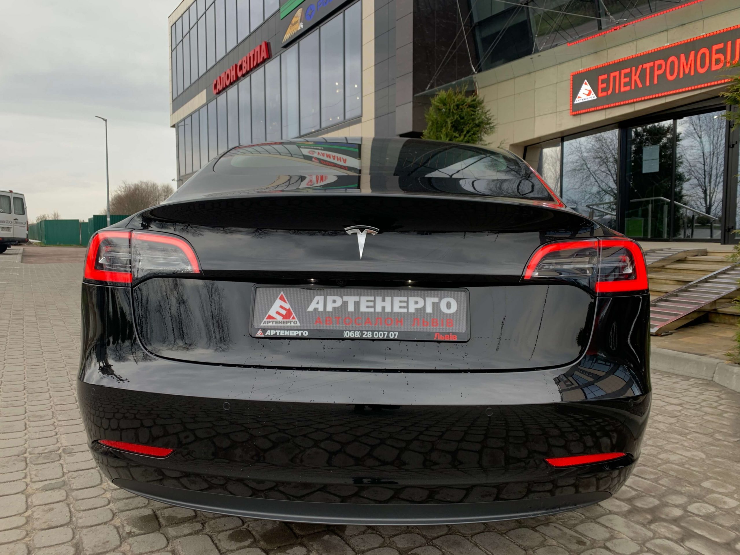 TESLA-Model-3-long-range-black-artenergomotor-4
