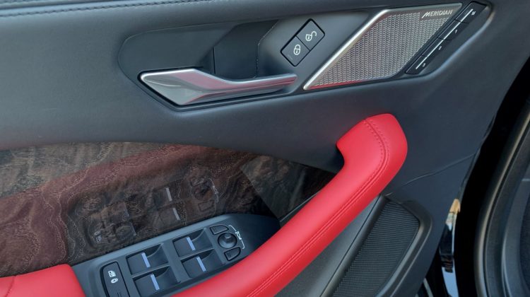 jaguar-i-pace-se-black-artenergomotor-13