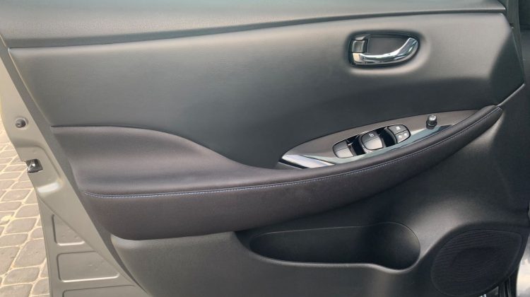 Nissan-Leaf-EUROPE-ACENTA-11