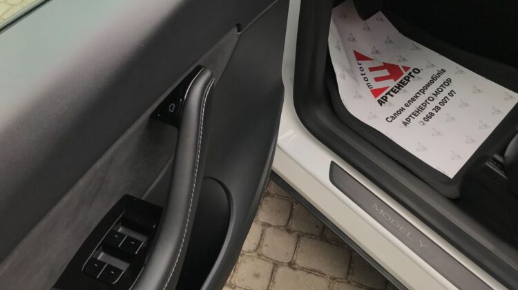 electrocar-Tesla-model-Y-artenergomotor-5