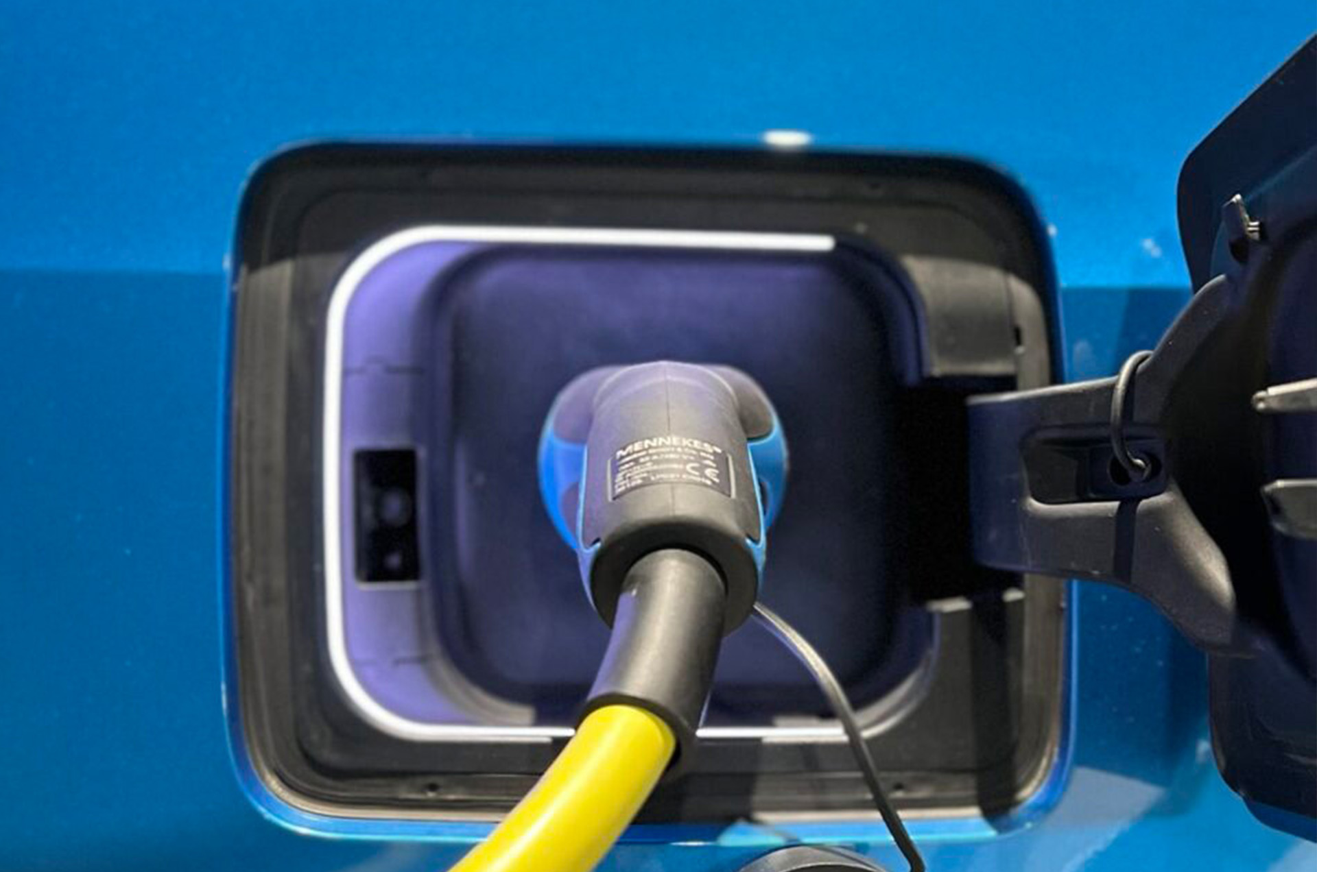 artenergomotor- zariadnyi-prystrii