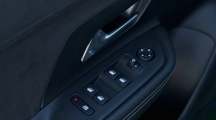 elektrokar-opel-mokka-e-7